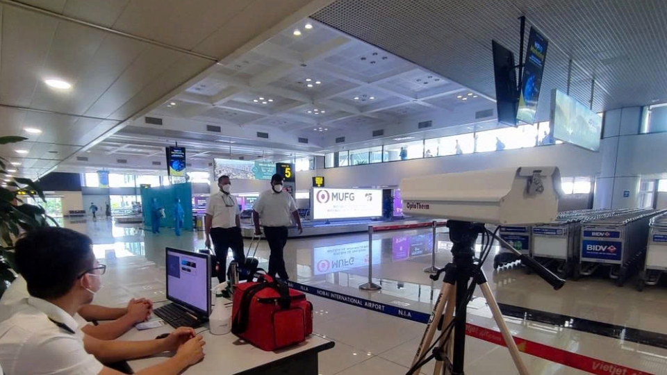 Noi Bai airport tightens health surveillance to keep out Chikungunya disease